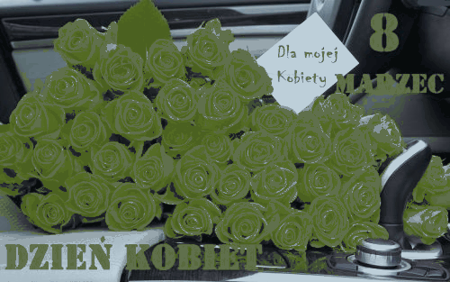 Bukiet róż w samochodzie na dzień kobiet